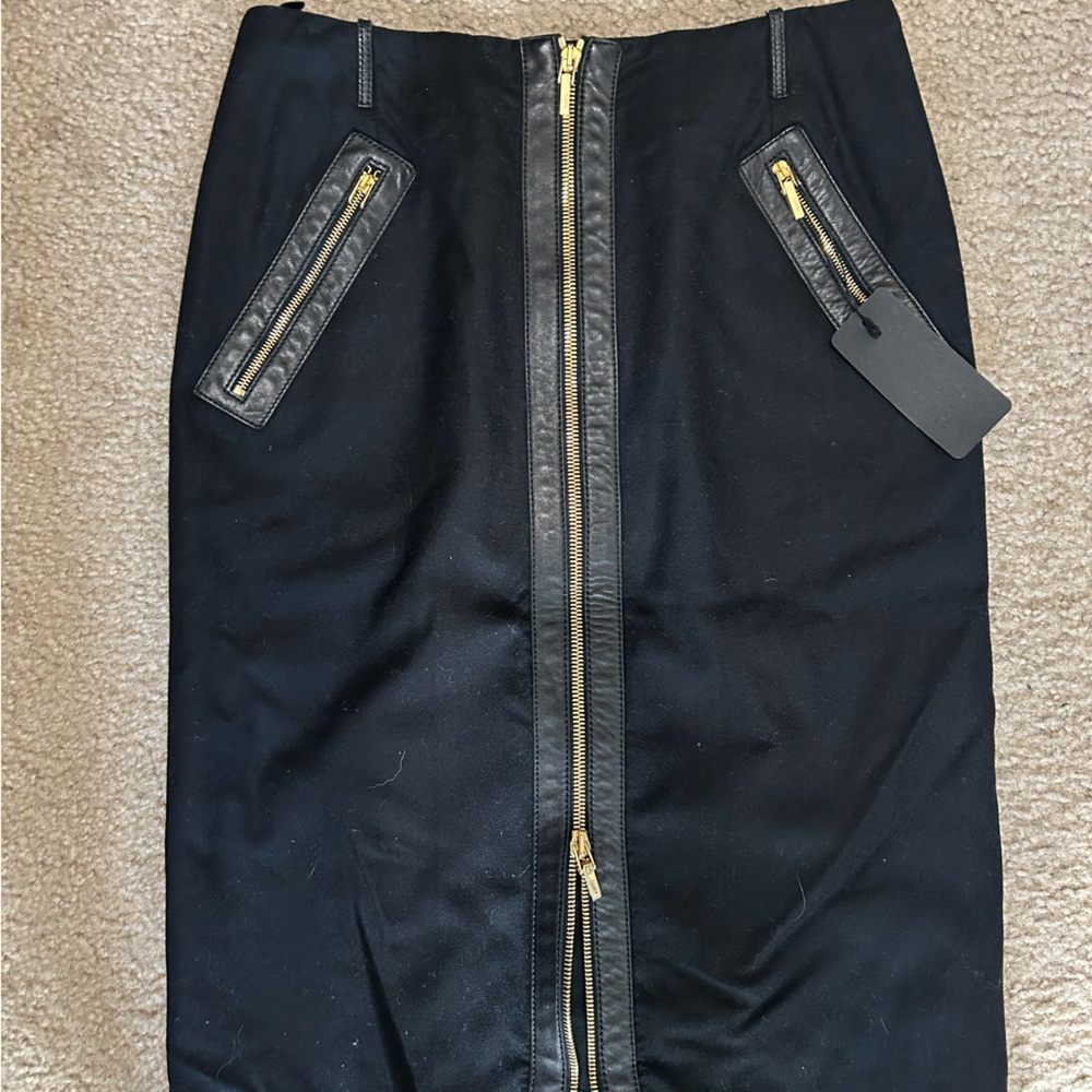 Gucci navy blue skirt with gold zipper accent.